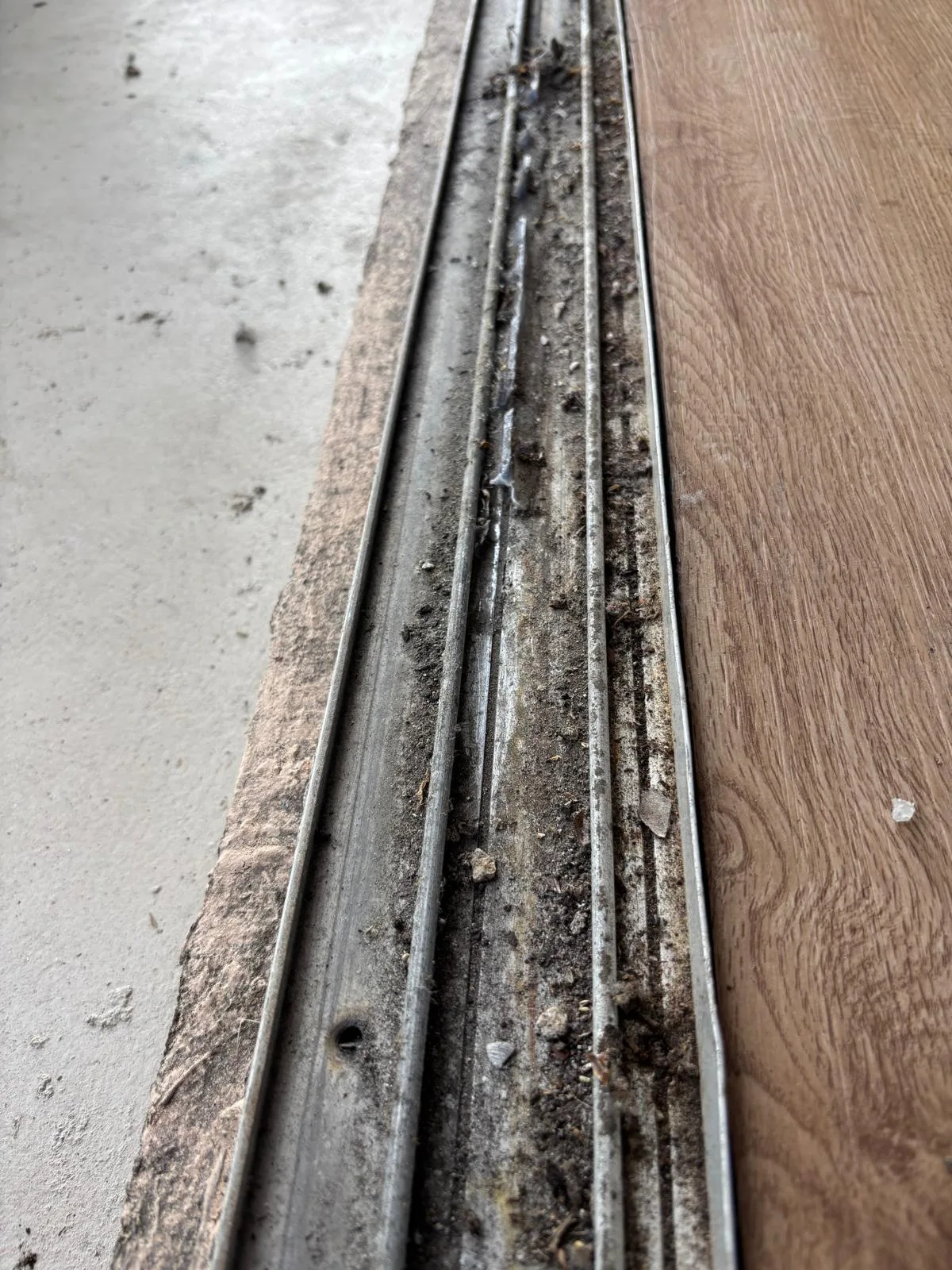 Damaged sliding door track Port St. Lucie